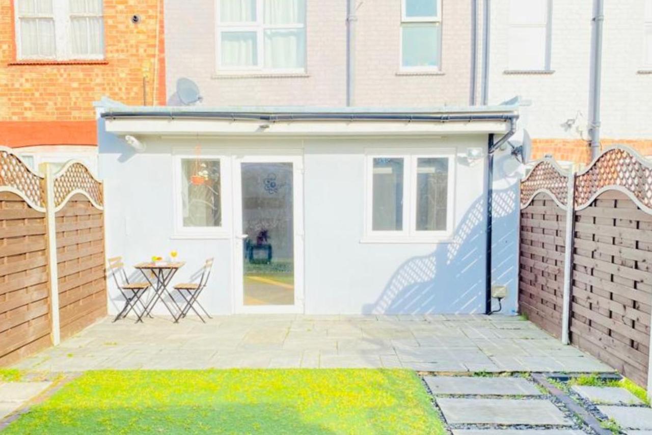Cosy Haven Wembley Apartment Exterior photo